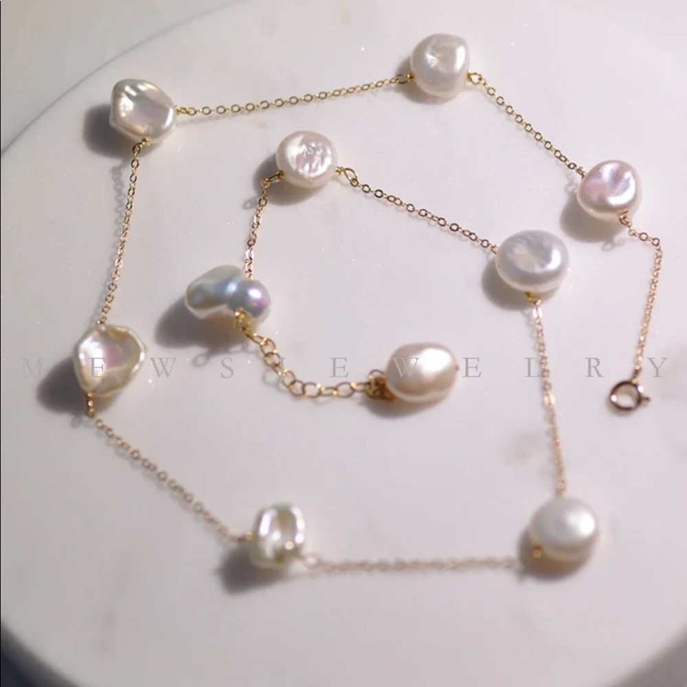 BAROQUE pearl necklace